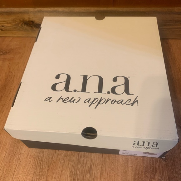 Vintage Style Block Heel - Picture 4 of 11